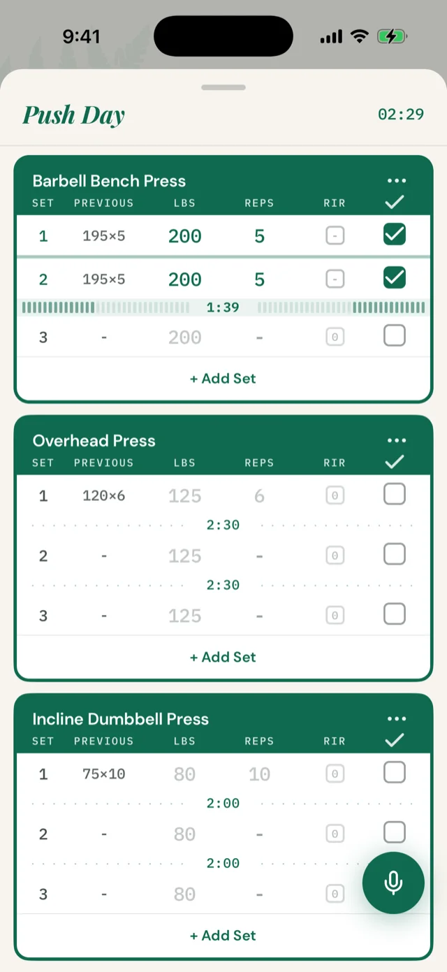 Live workout screen: barbell bench press sets with previous numbers, prescribed next weights and a running rest timer